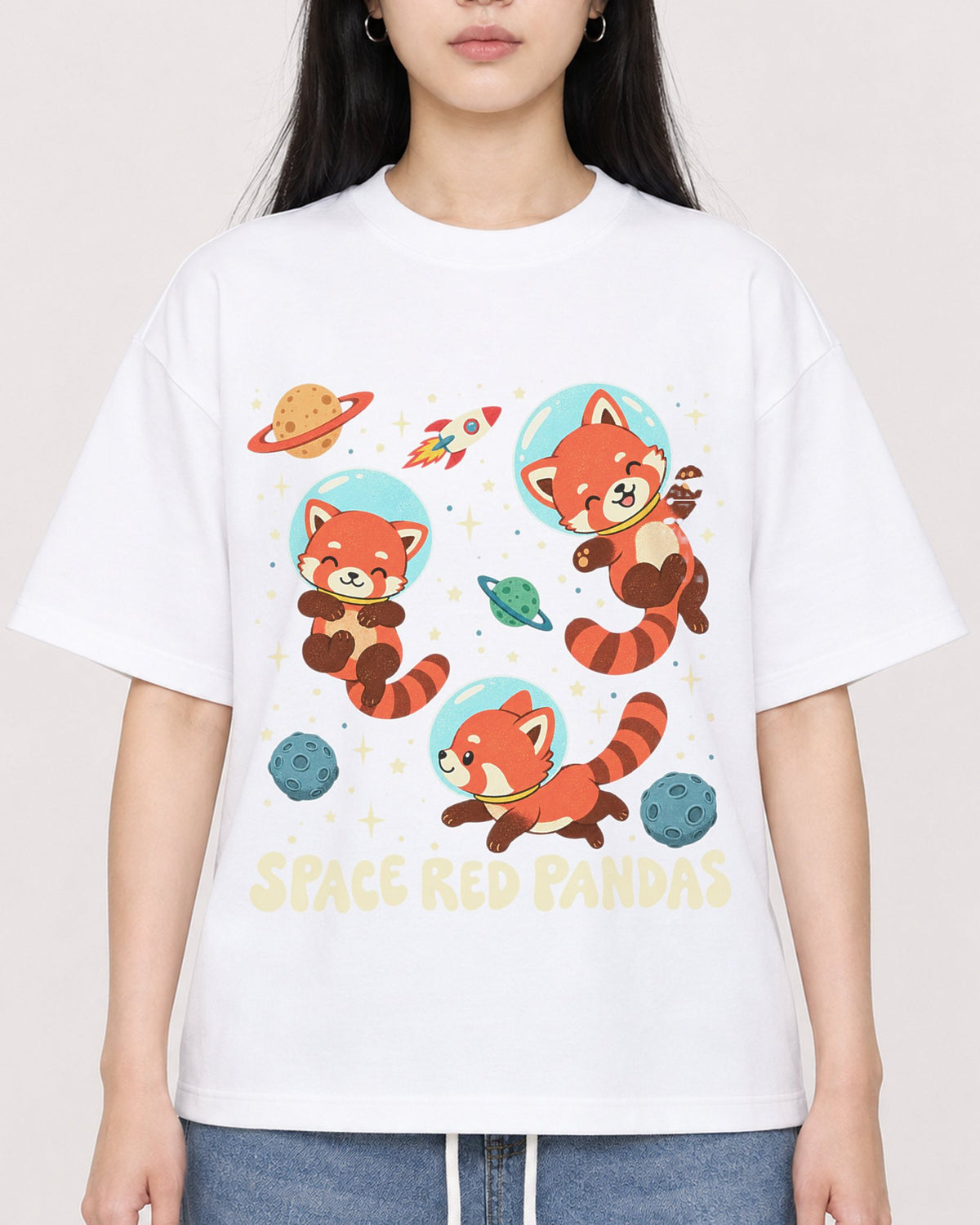 Mockup Boxy Heavyweight Tee White female close-up 01