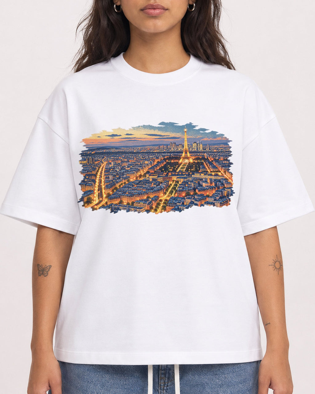 Mockup Boxy Heavyweight Tee White female close-up 06