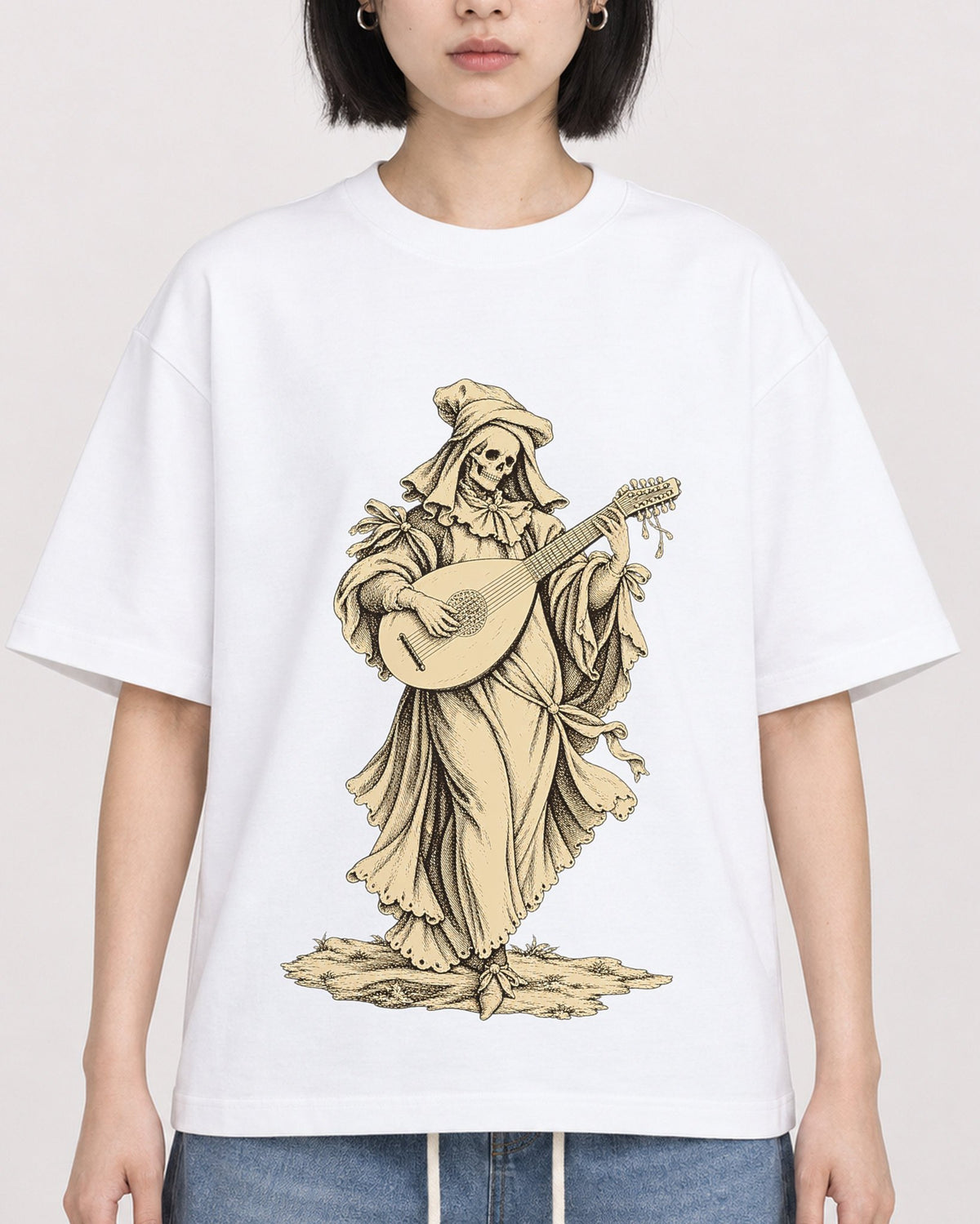 Mockup Boxy Heavyweight Tee White female close-up 11