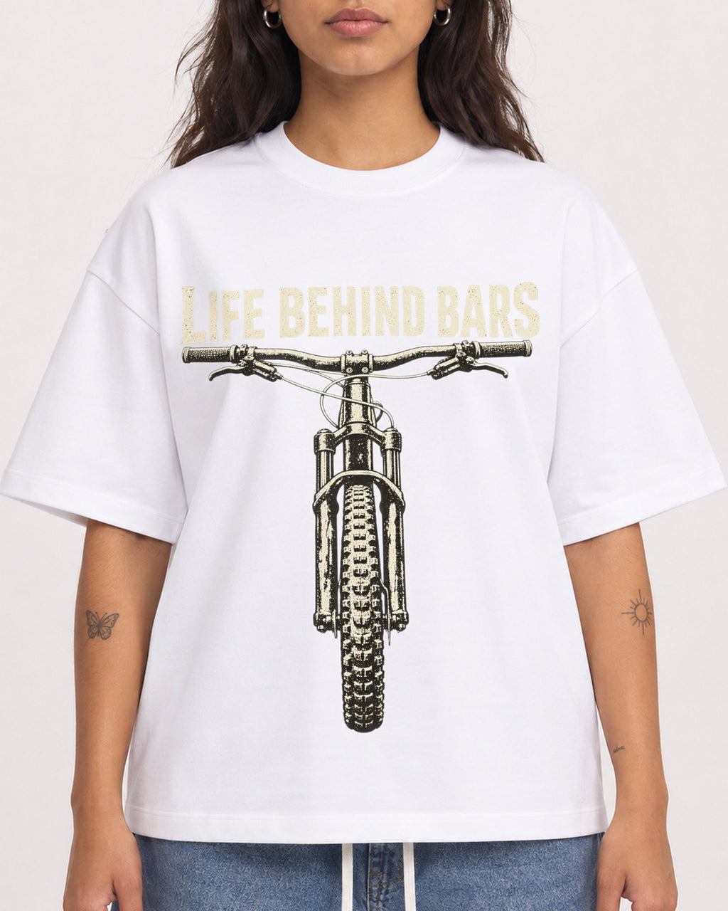 Mockup Boxy Heavyweight Tee White female close-up 06