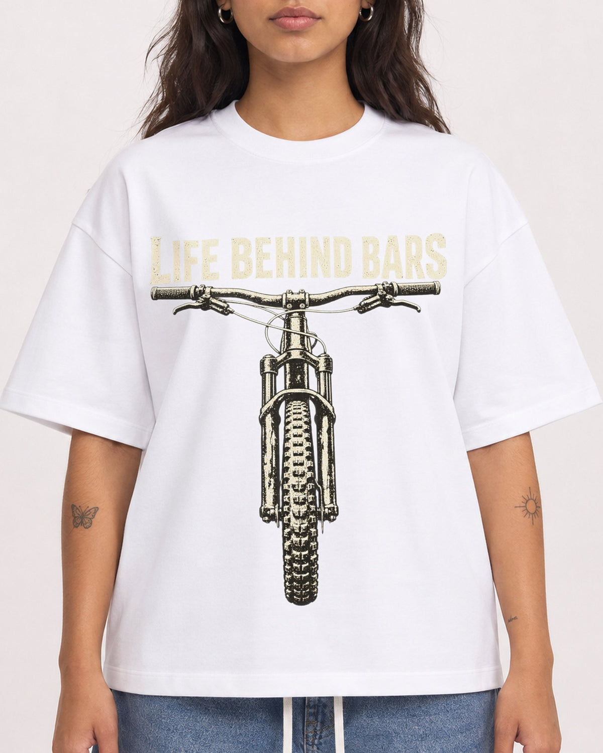 Mockup Boxy Heavyweight Tee White female close-up 06