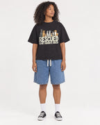 Mockup Boxy Heavyweight Tee Black female full-body 05