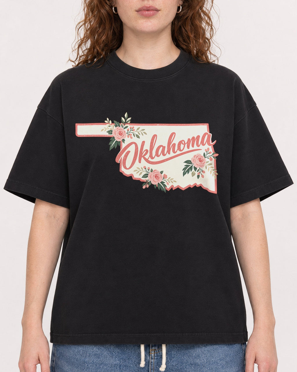Mockup Boxy Heavyweight Tee Black female close-up 09