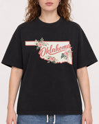 Mockup Boxy Heavyweight Tee Black female close-up 09