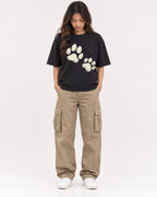 Mockup Boxy Heavyweight Tee Black female full-body 02