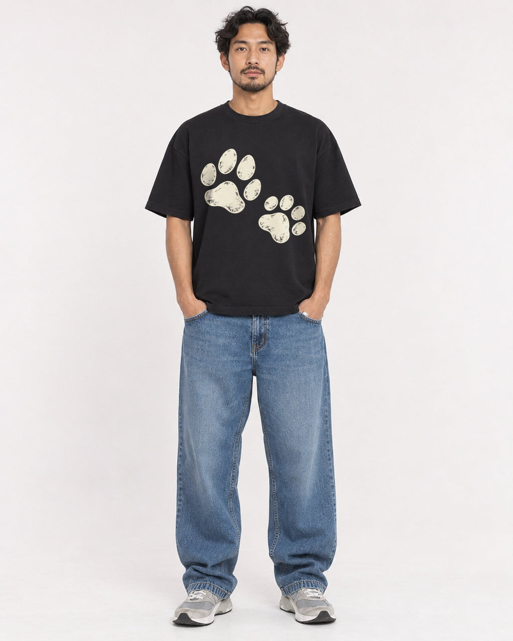Mockup Boxy Heavyweight Tee Black male full-body 02