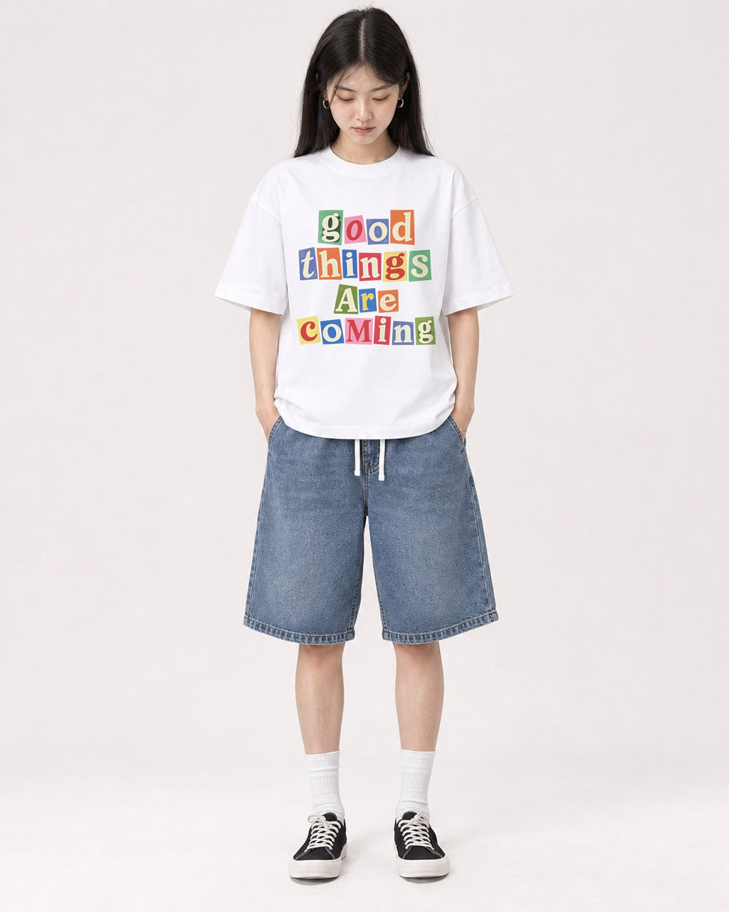 Mockup Boxy Heavyweight Tee White female full-body 01