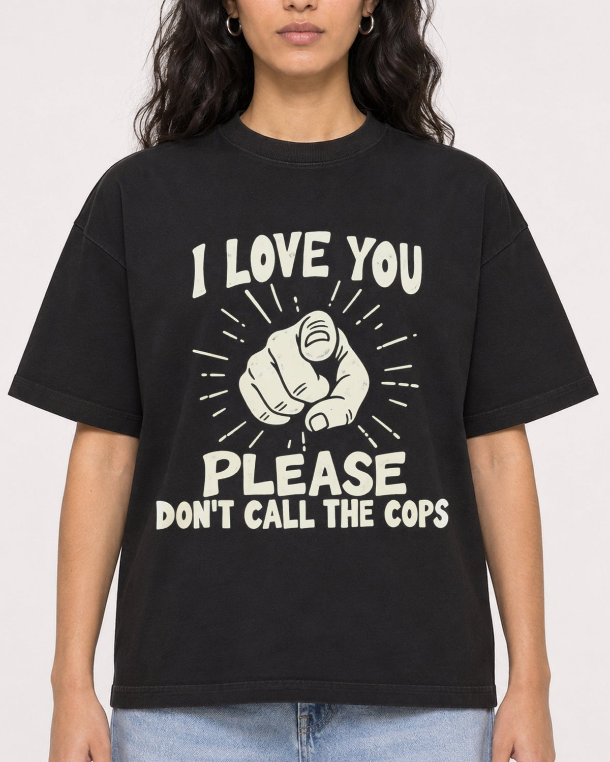 Mockup Boxy Heavyweight Tee Black female close-up 07