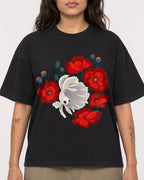 Mockup Boxy Heavyweight Tee Black female close-up 06