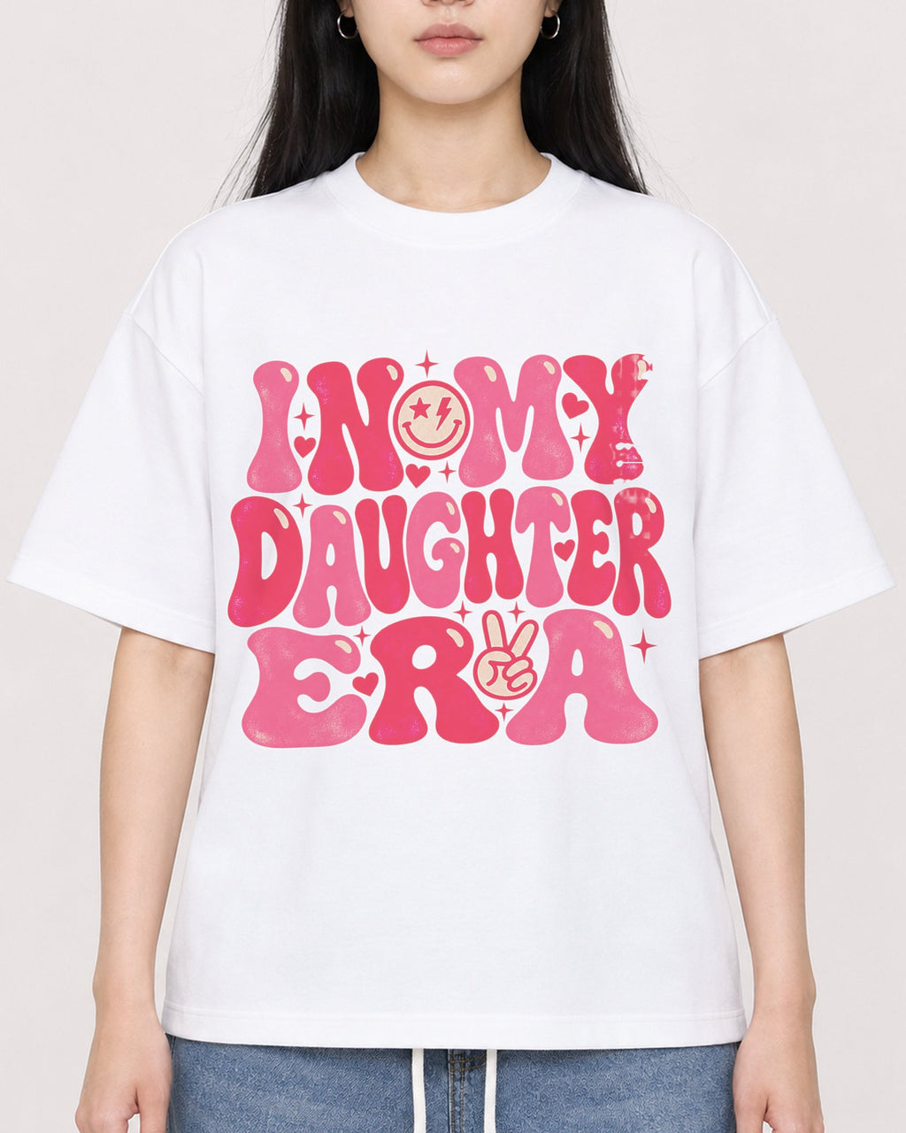 Mockup Boxy Heavyweight Tee White female close-up 01