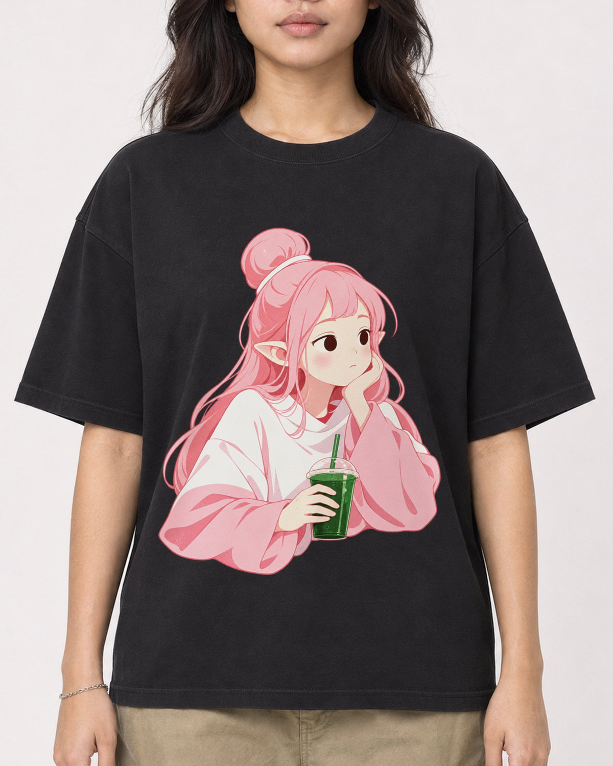Mockup Boxy Heavyweight Tee Black female close-up 02