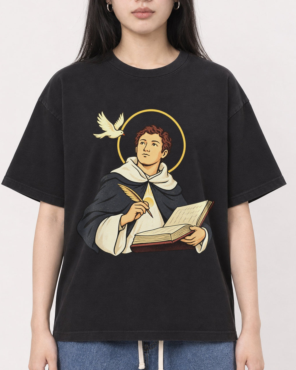 Mockup Boxy Heavyweight Tee Black female close-up 01
