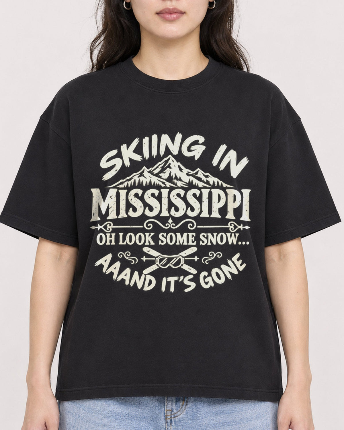 Mockup Boxy Heavyweight Tee Black female close-up 03