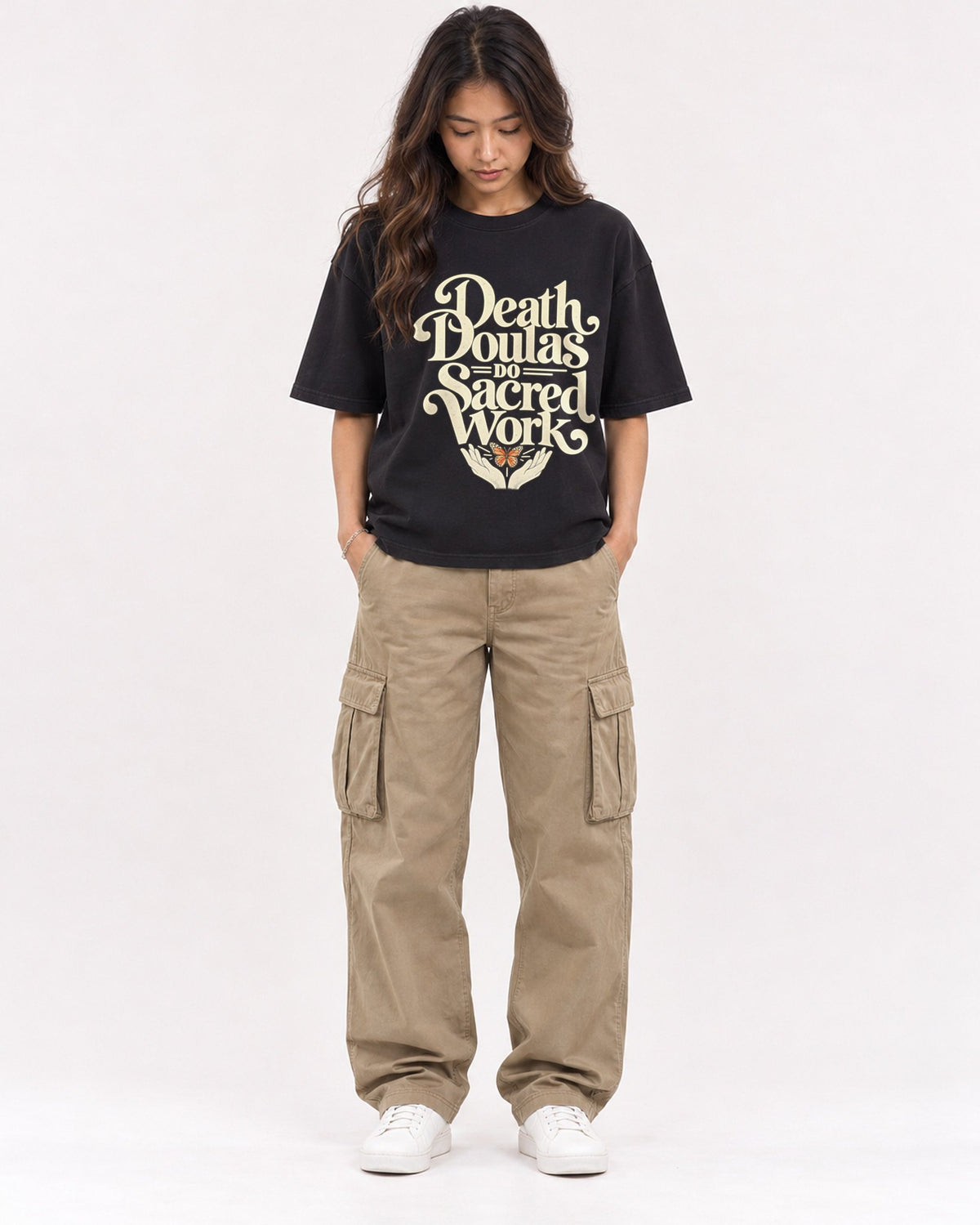 Mockup Boxy Heavyweight Tee Black female full-body 02