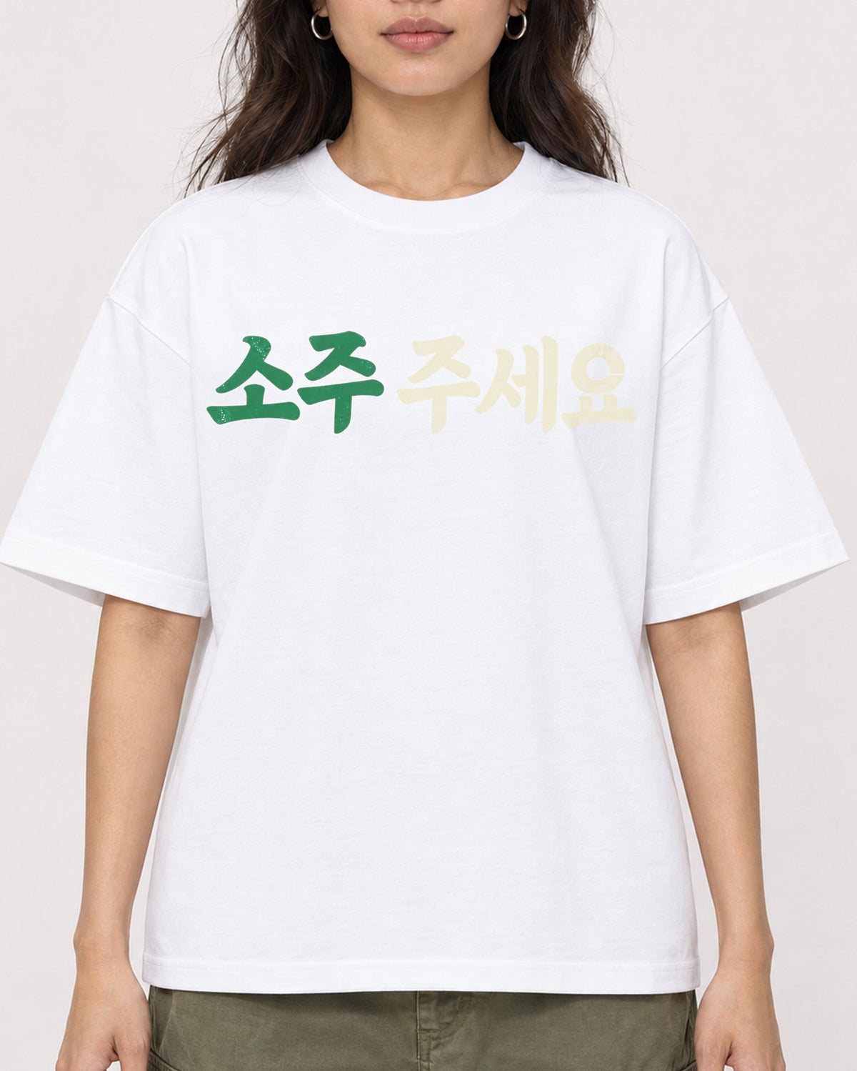 Mockup Boxy Heavyweight Tee White female close-up 02