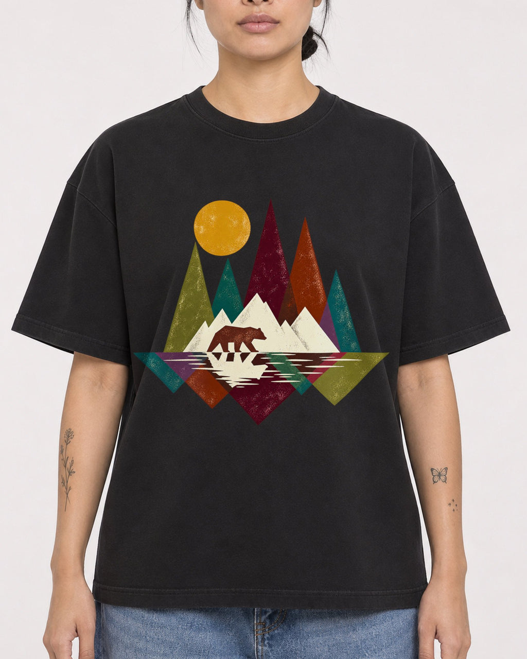 Mockup Boxy Heavyweight Tee Black female close-up 12