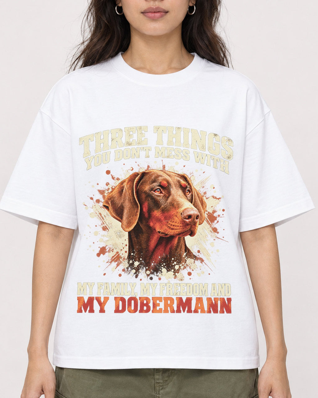 Mockup Boxy Heavyweight Tee White female close-up 02