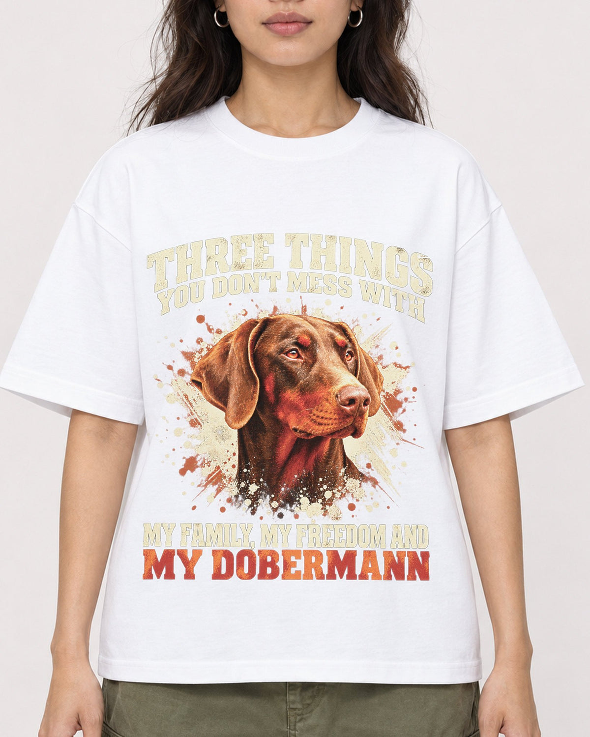 Mockup Boxy Heavyweight Tee White female close-up 02
