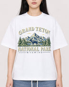 Mockup Boxy Heavyweight Tee White female close-up 01