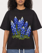 Mockup Boxy Heavyweight Tee Black female close-up 05