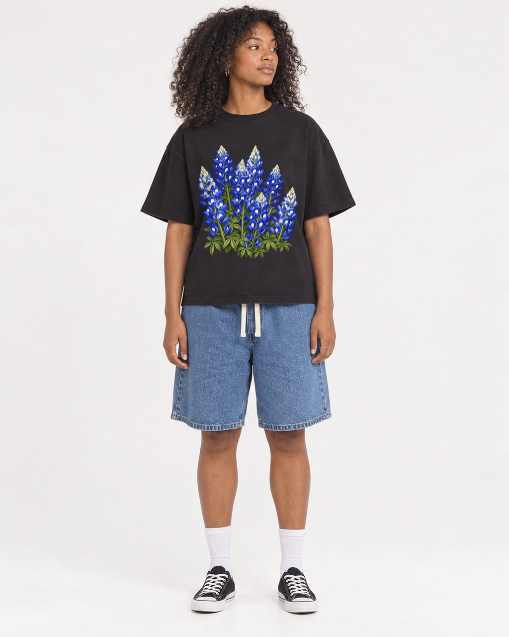 Mockup Boxy Heavyweight Tee Black female full-body 05