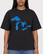 Mockup Boxy Heavyweight Tee Black female close-up 04