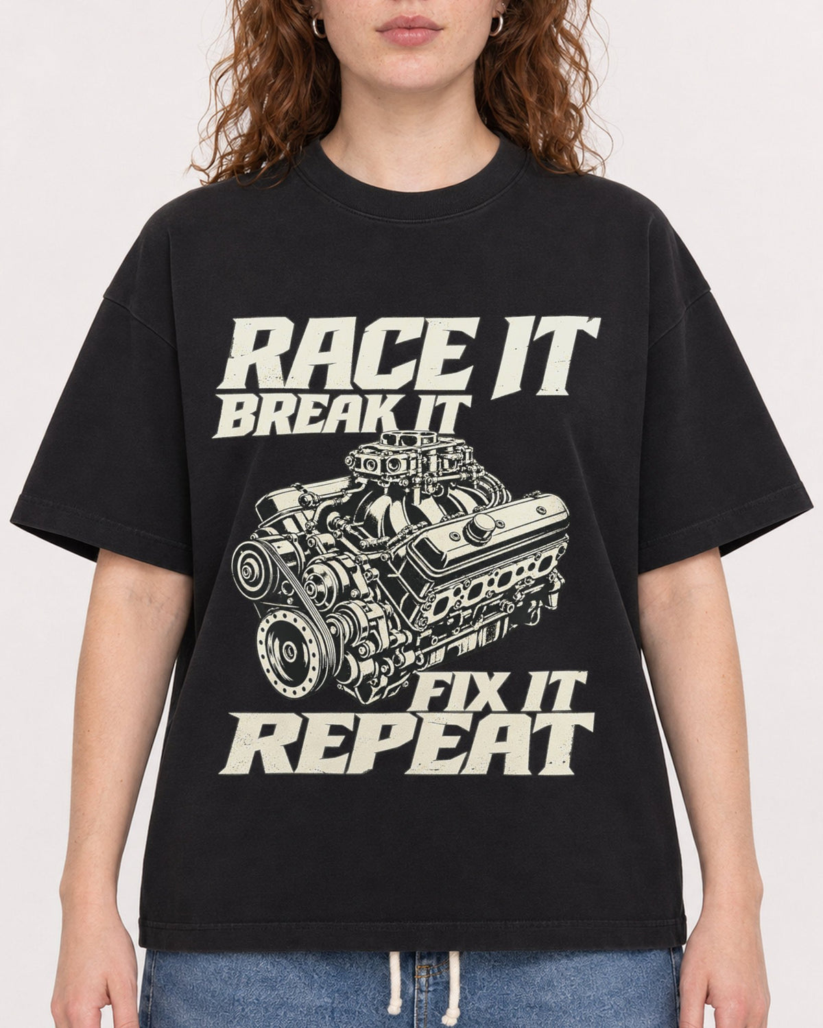 Mockup Boxy Heavyweight Tee Black female close-up 09