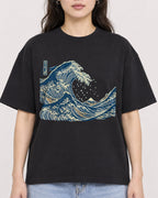 Mockup Boxy Heavyweight Tee Black female close-up 03