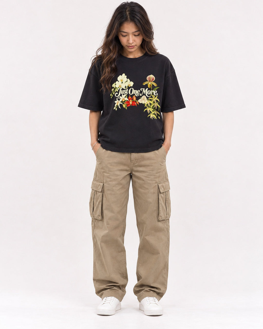 Mockup Boxy Heavyweight Tee Black female full-body 02