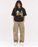 Mockup Boxy Heavyweight Tee Black female full-body 02