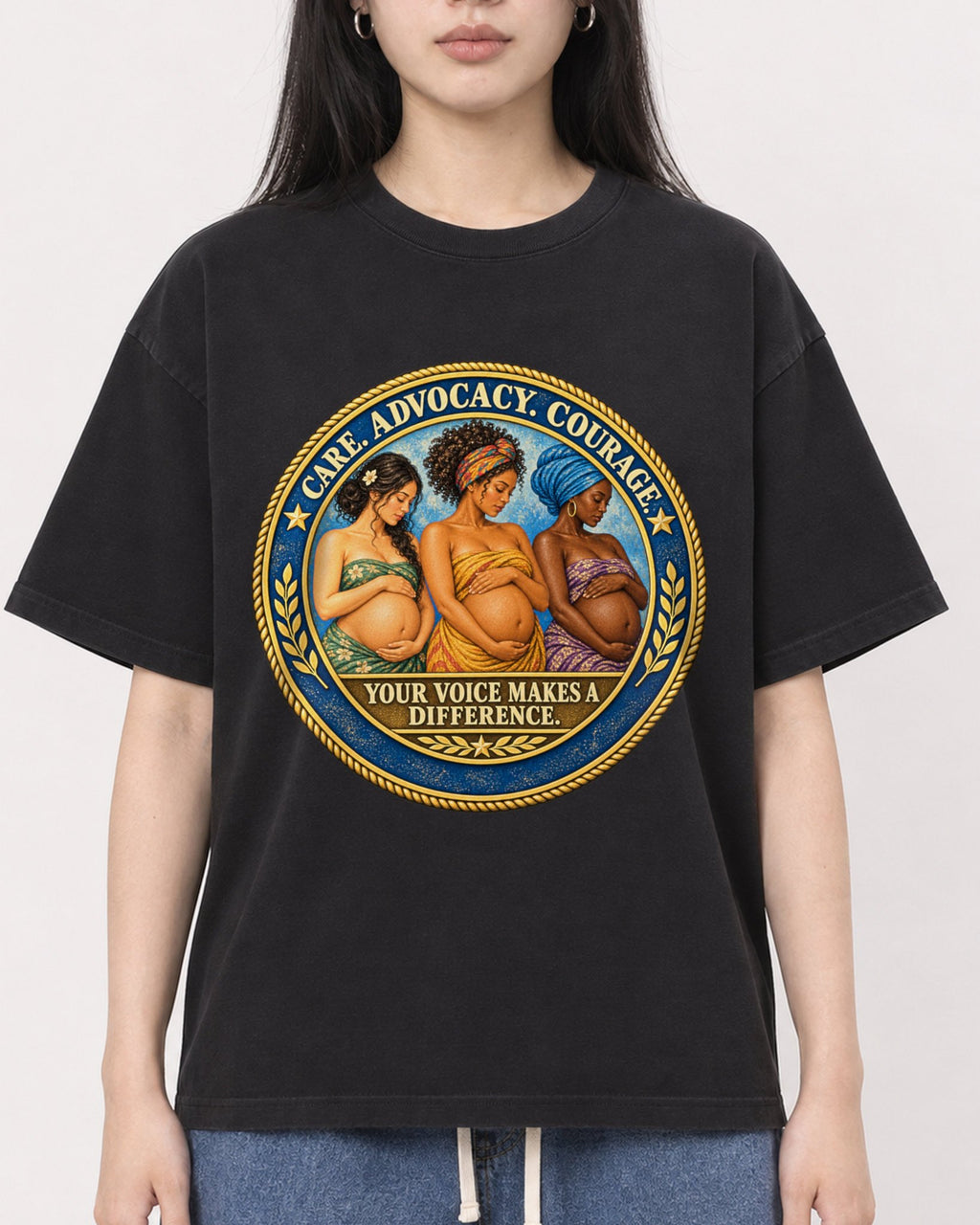 Mockup Boxy Heavyweight Tee Black female close-up 01