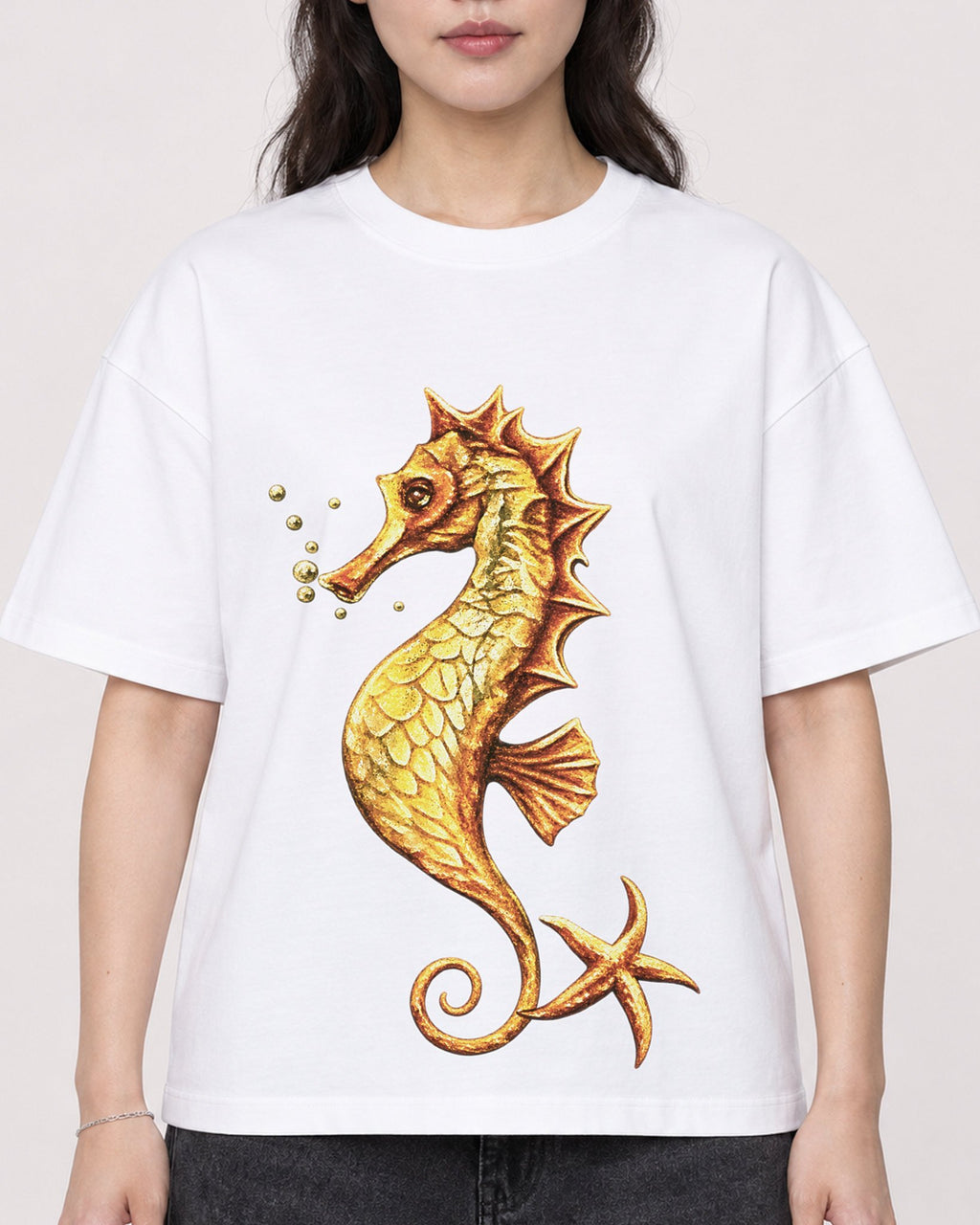 Mockup Boxy Heavyweight Tee White female close-up 03