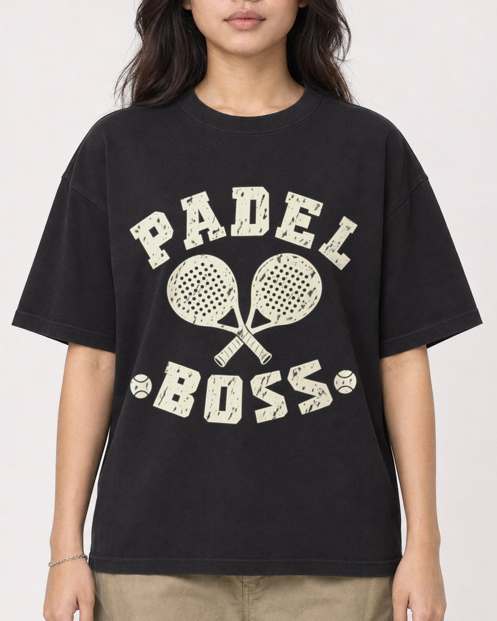 Mockup Boxy Heavyweight Tee Black female close-up 02