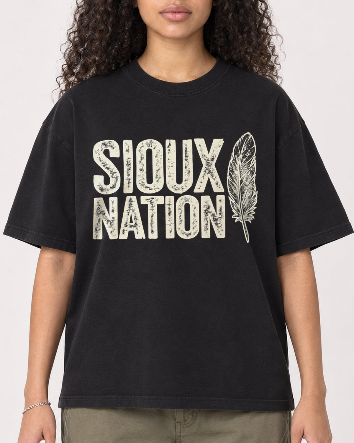 Mockup Boxy Heavyweight Tee Black female close-up 10