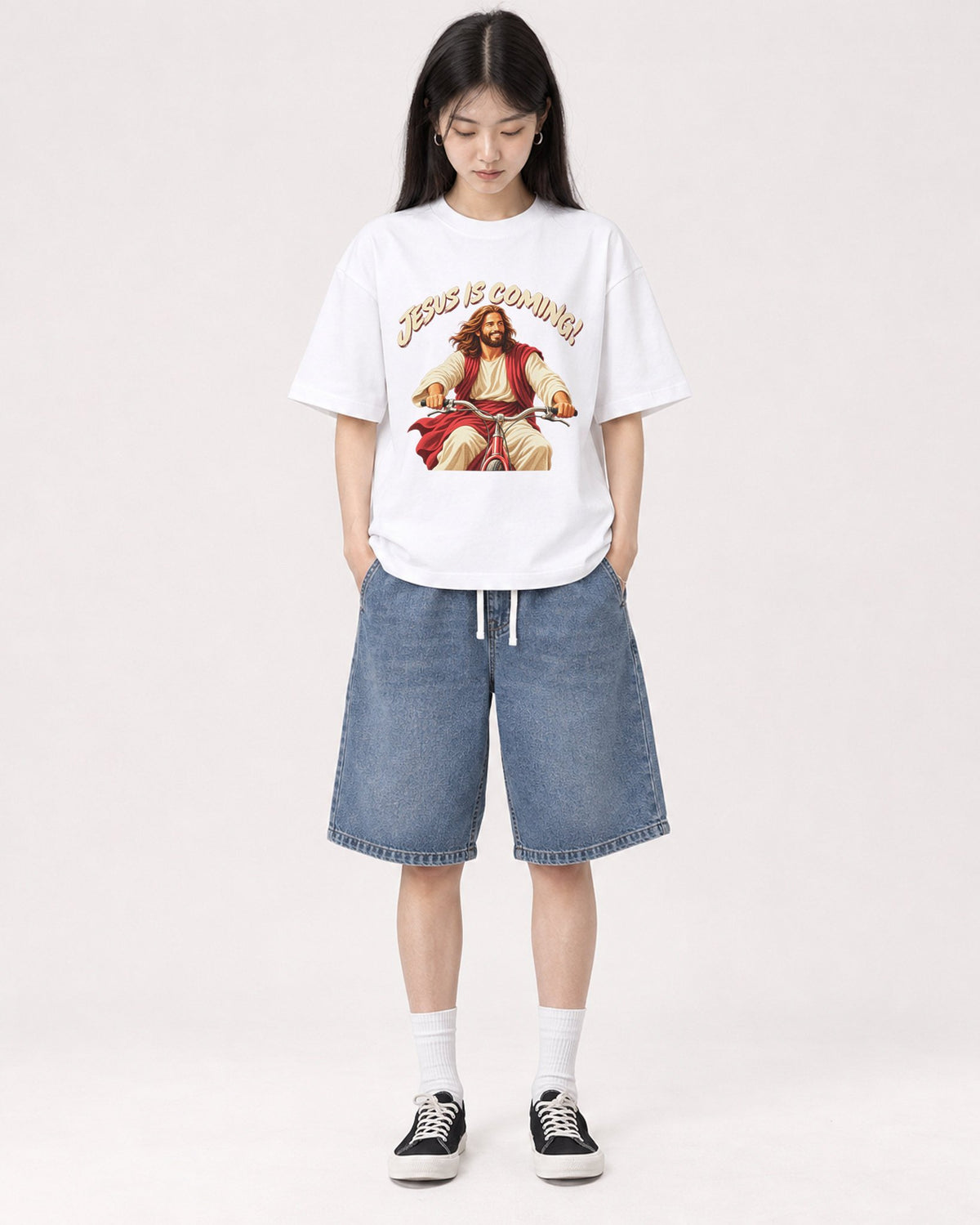 Mockup Boxy Heavyweight Tee White female full-body 01