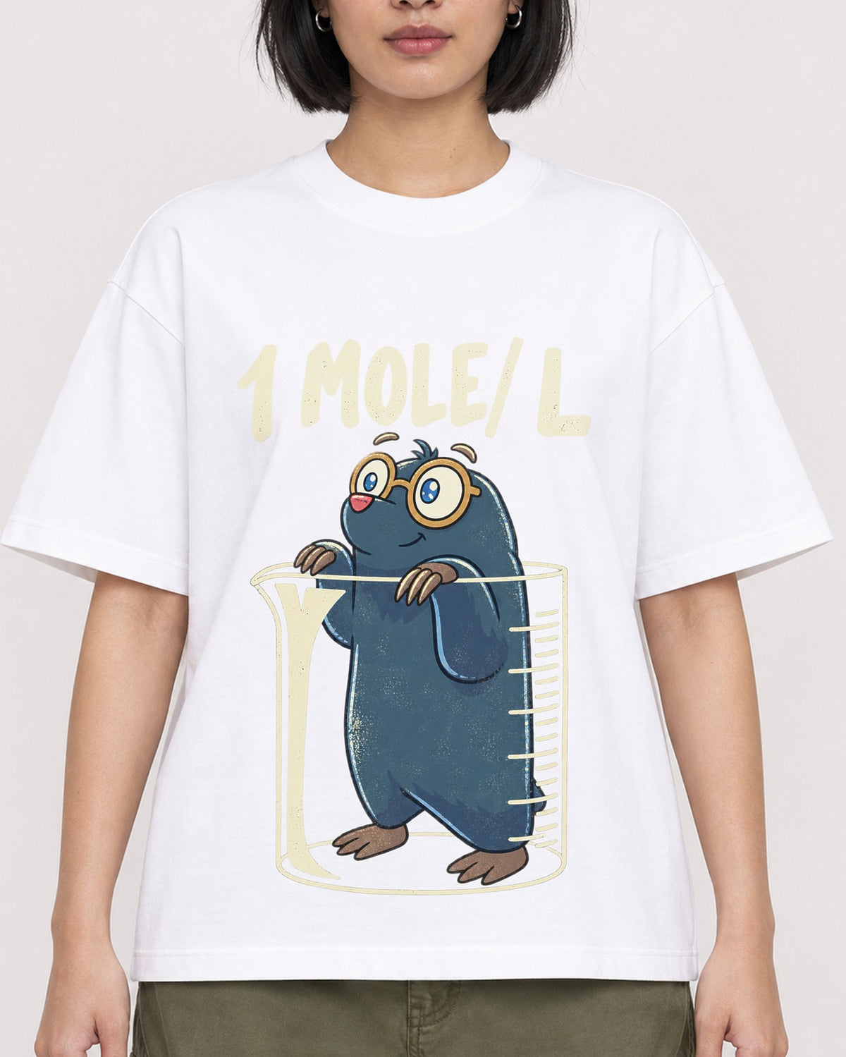 Mockup Boxy Heavyweight Tee White female close-up 32
