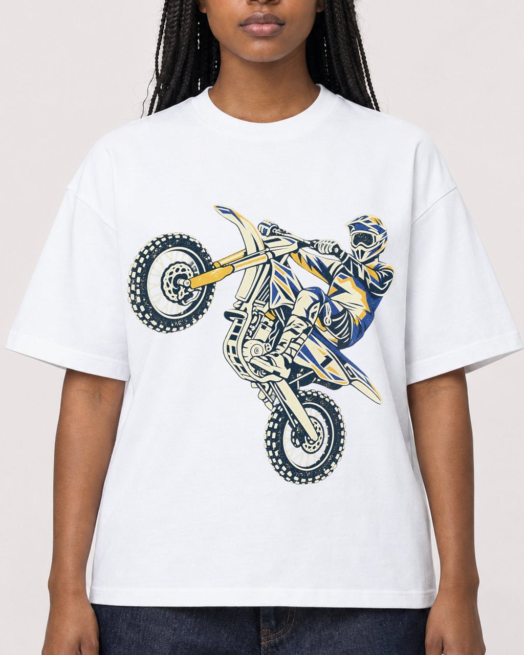 Mockup Boxy Heavyweight Tee White female close-up 04