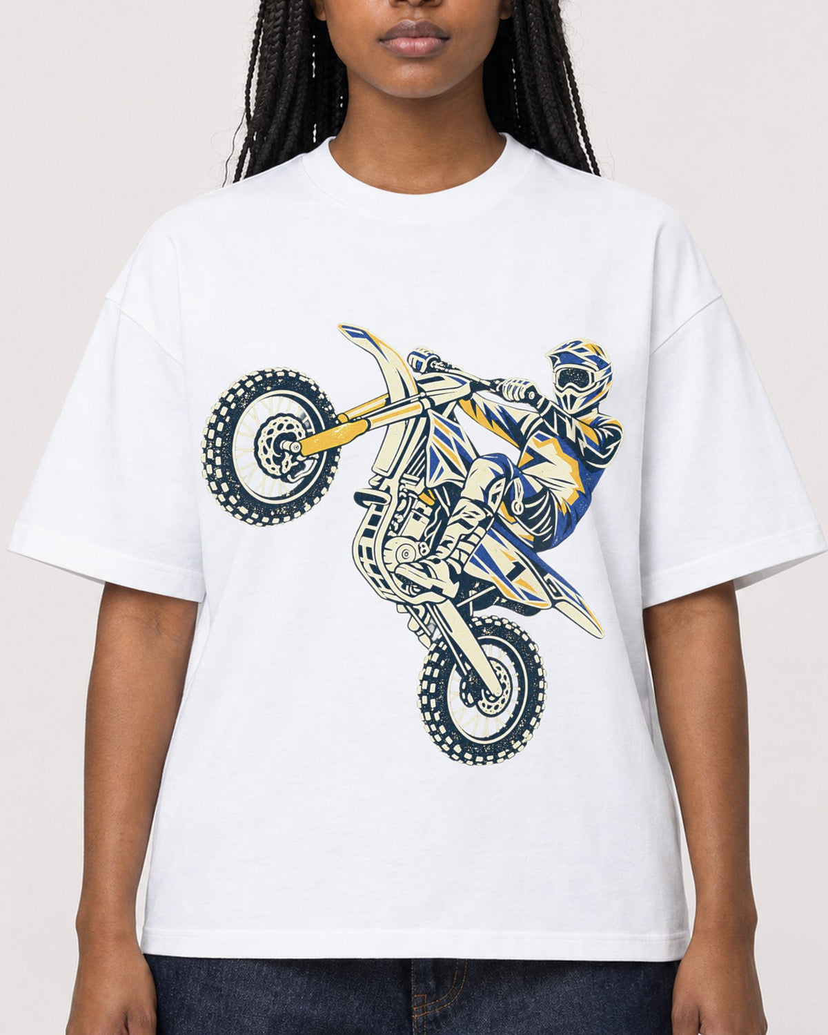Mockup Boxy Heavyweight Tee White female close-up 04