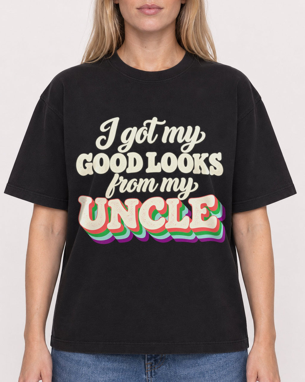 Mockup Boxy Heavyweight Tee Black female close-up 08