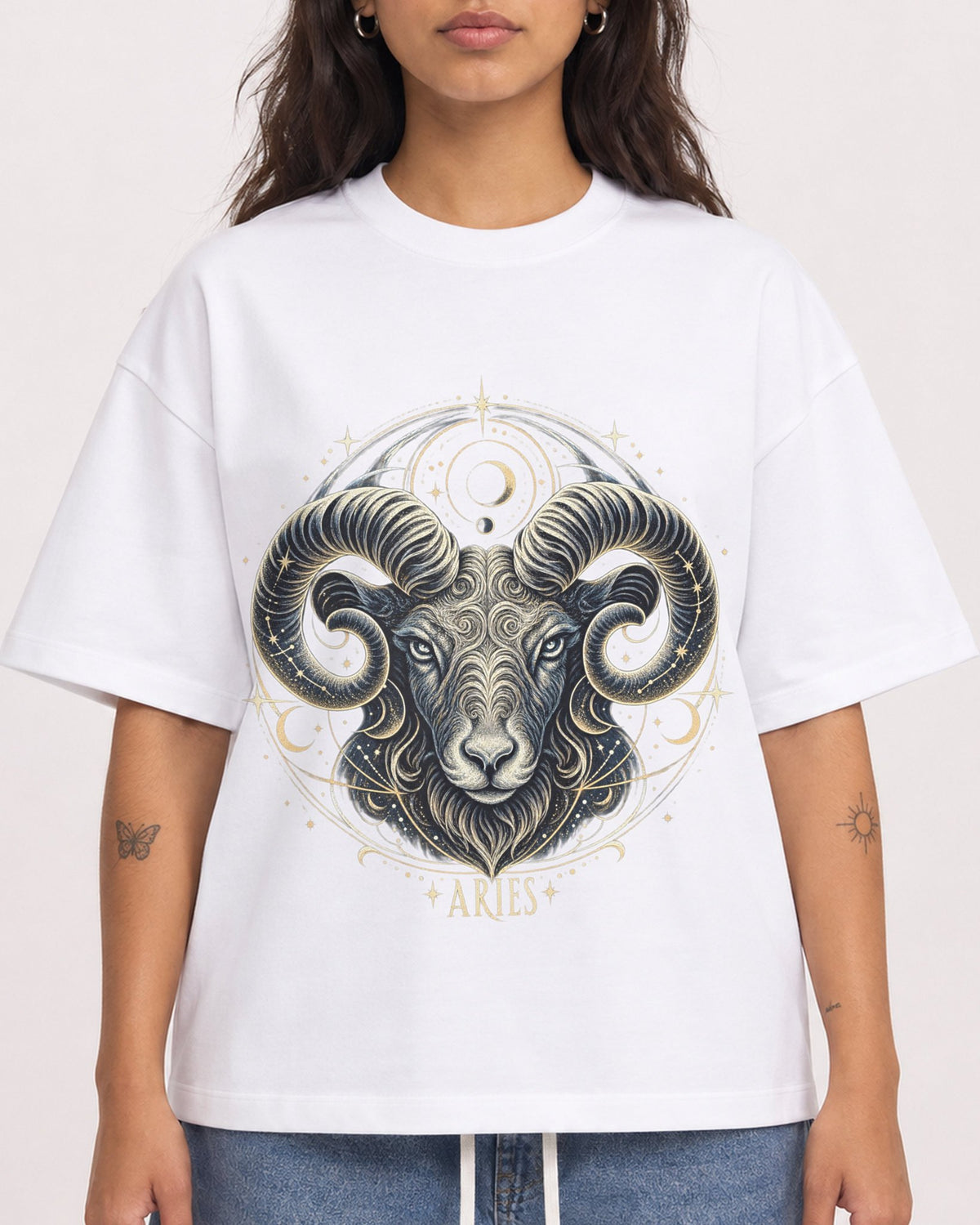 Mockup Boxy Heavyweight Tee White female close-up 06