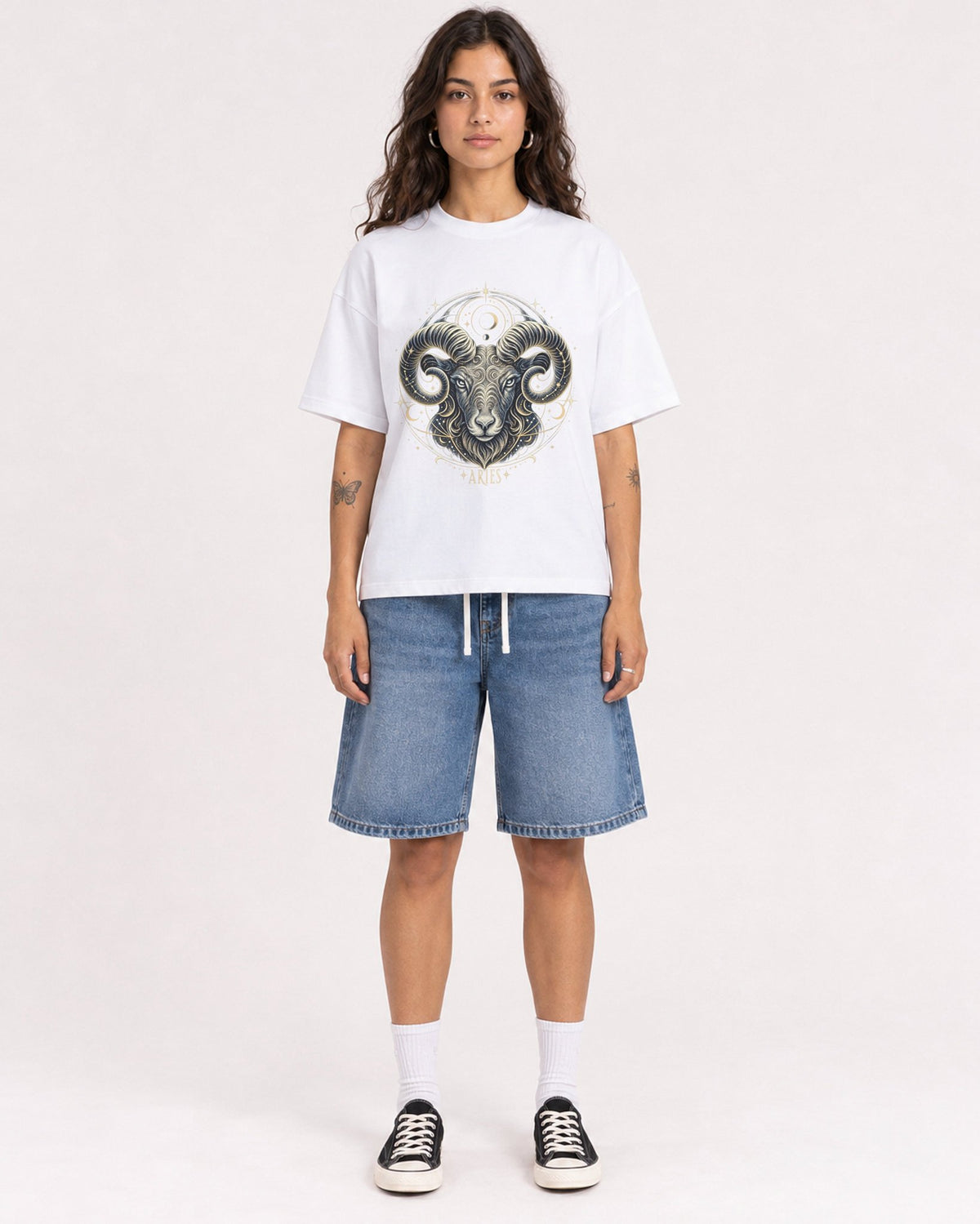 Mockup Boxy Heavyweight Tee White female full-body 06