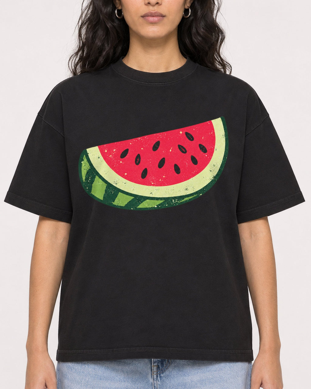 Mockup Boxy Heavyweight Tee Black female close-up 07
