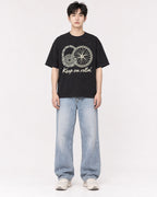 Mockup Boxy Heavyweight Tee Black male full-body 01