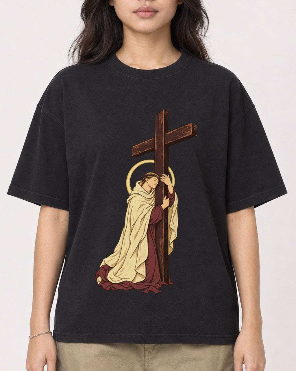 Mockup Boxy Heavyweight Tee Black female close-up 02