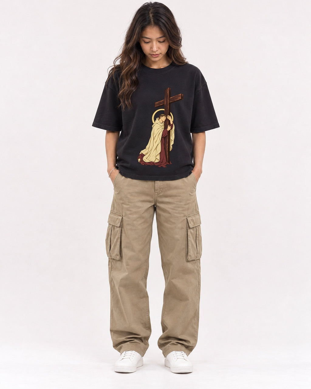 Mockup Boxy Heavyweight Tee Black female full-body 02