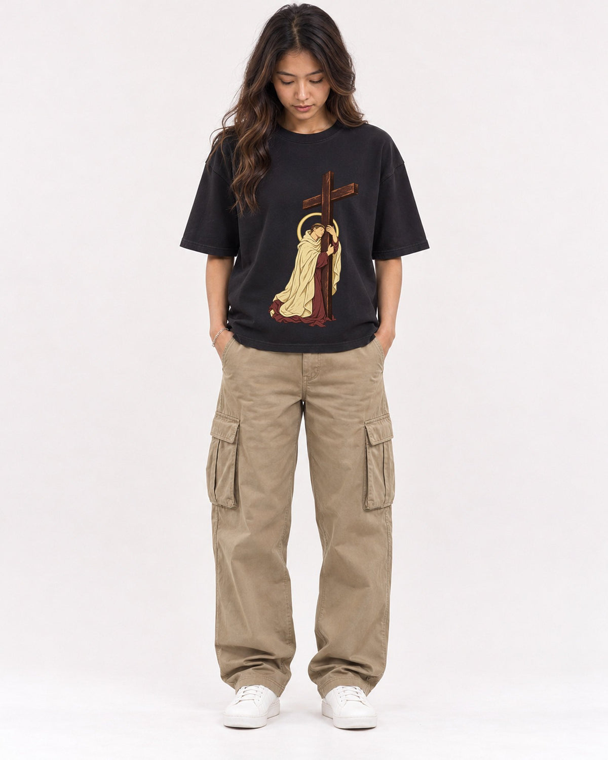 Mockup Boxy Heavyweight Tee Black female full-body 02