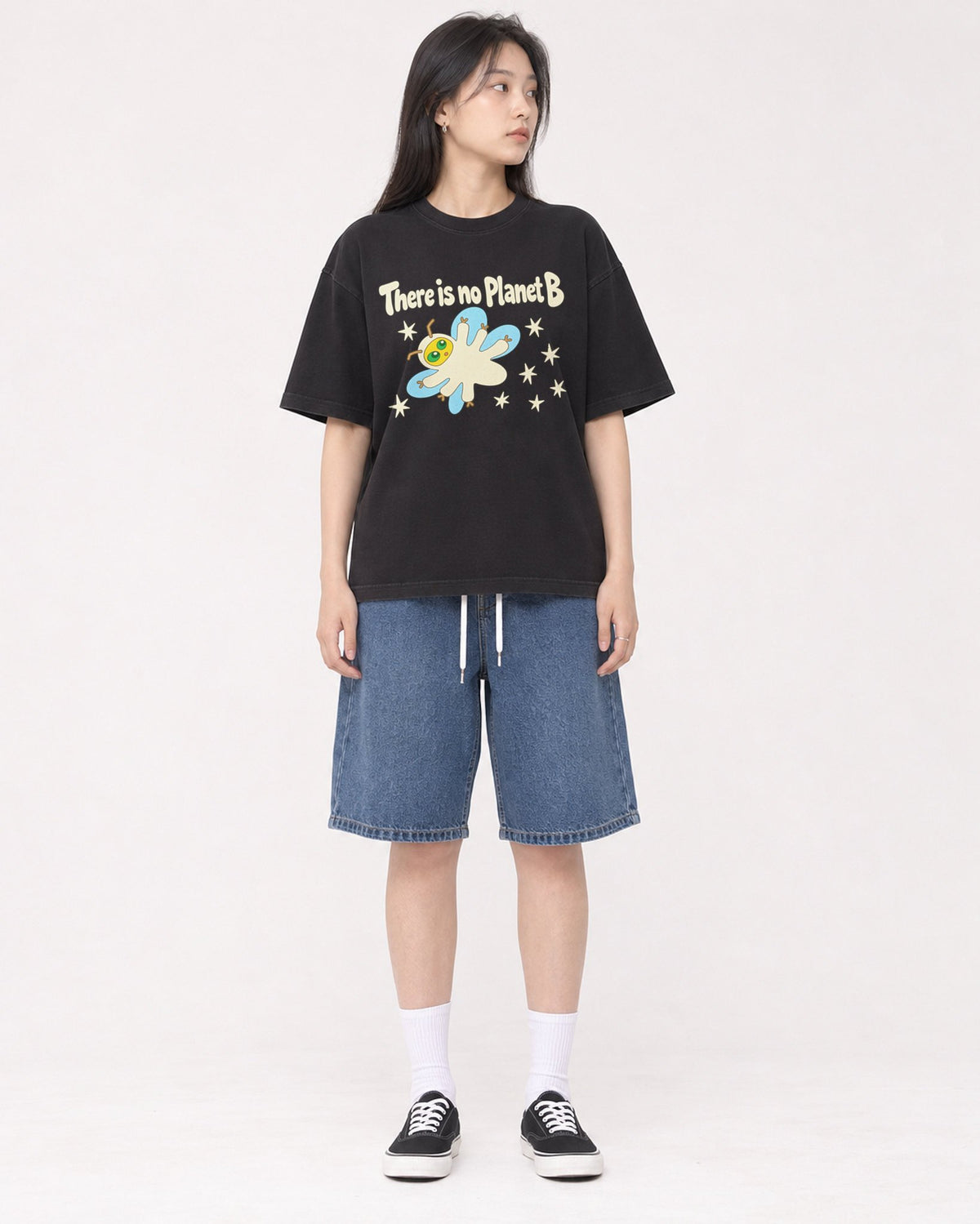 Mockup Boxy Heavyweight Tee Black female full-body 01