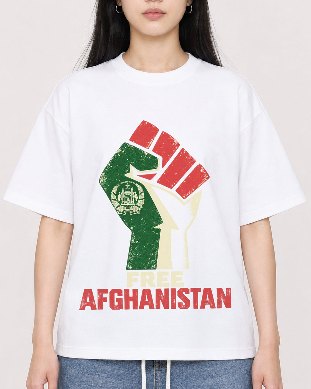 Mockup Boxy Heavyweight Tee White female close-up 01