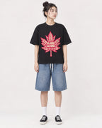 Mockup Boxy Heavyweight Tee Black female full-body 41