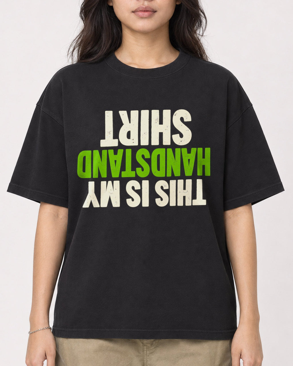 Mockup Boxy Heavyweight Tee Black female close-up 02